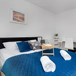 Plac Unii By Renters Apartmán