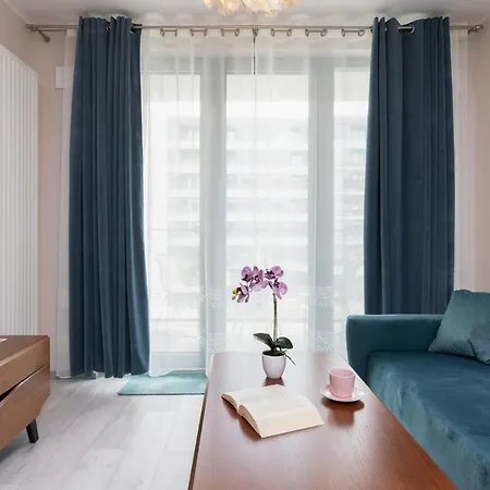 Plac Unii By Renters Apartment