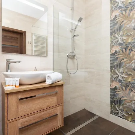 Plac Unii By Renters Apartman