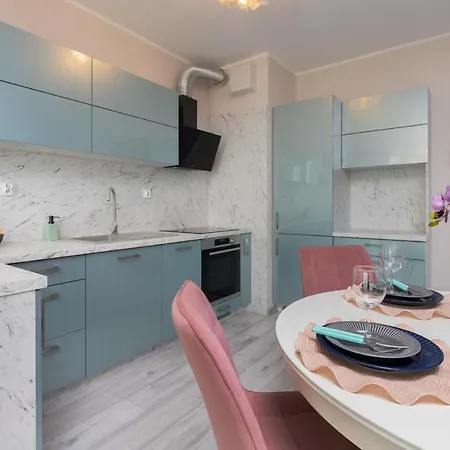 Plac Unii By Renters Apartment