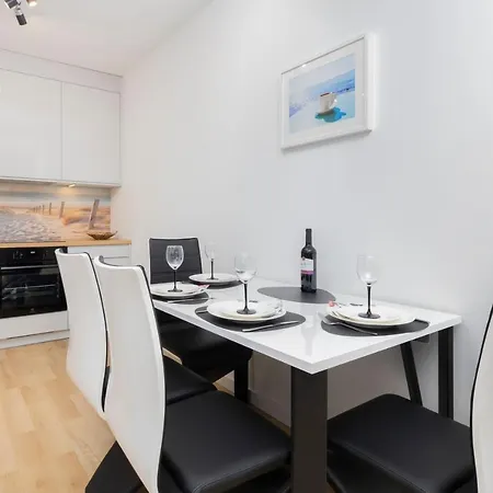 Plac Unii By Renters Apartment *