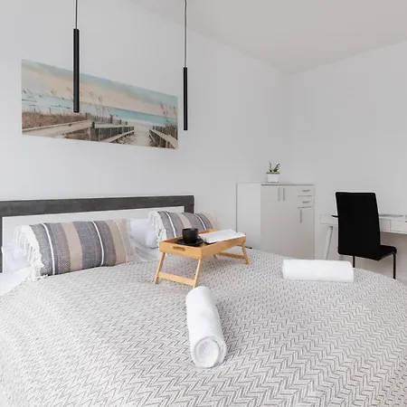 Plac Unii By Renters Apartment Gdynia