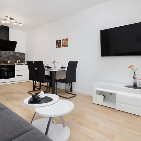 Plac Unii By Renters Apartment