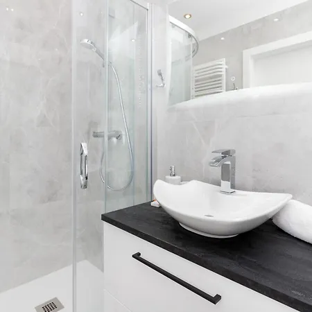 Plac Unii By Renters Apartment *