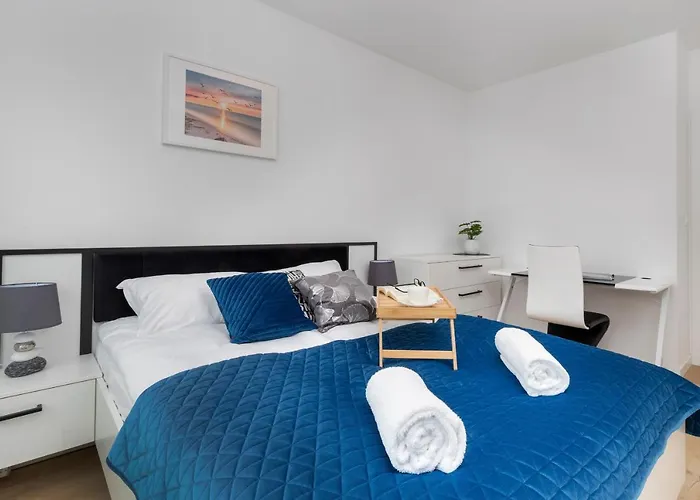 Plac Unii By Renters Apartment